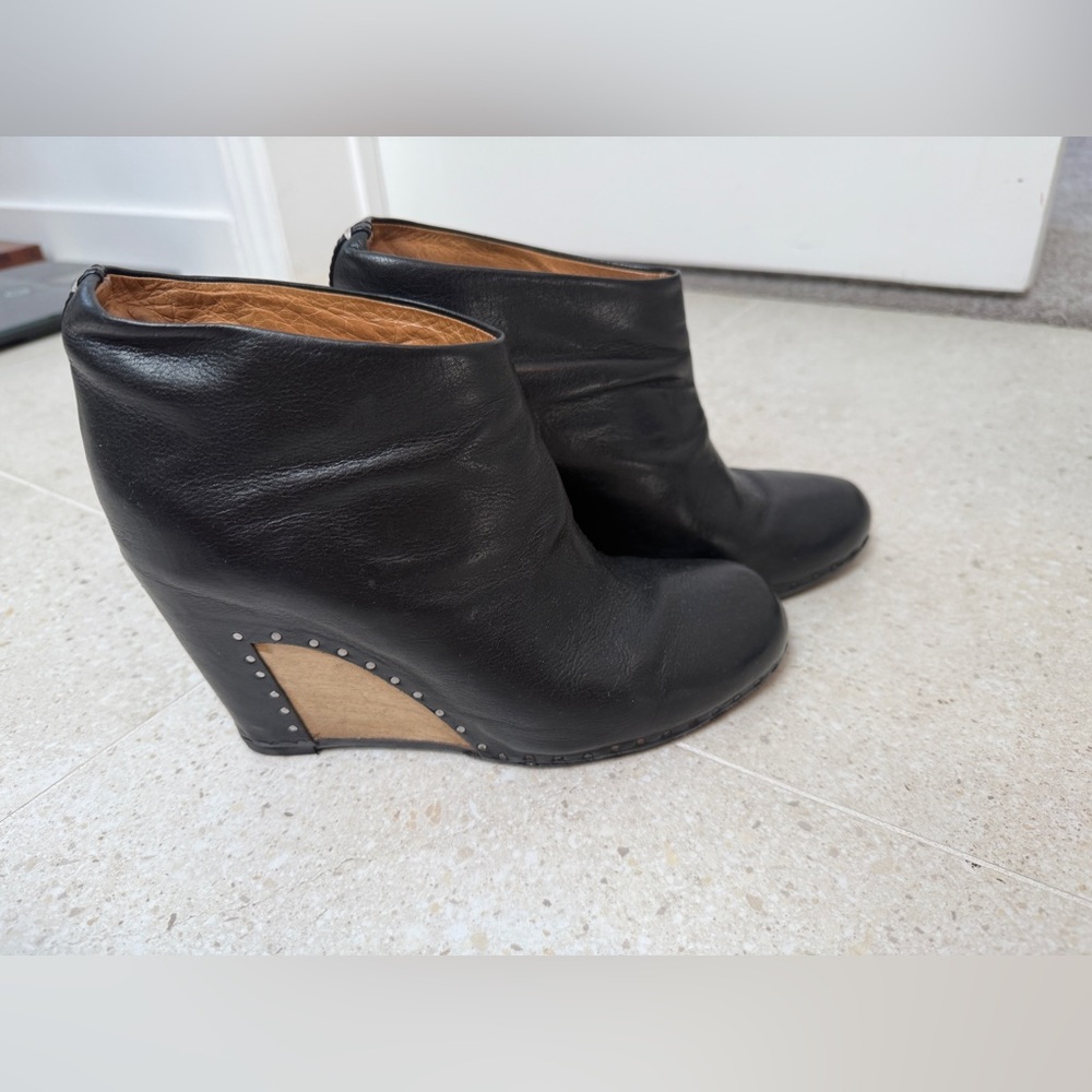 Maison Martin Margiela Black Leather Wedge Ankle Boots EU38